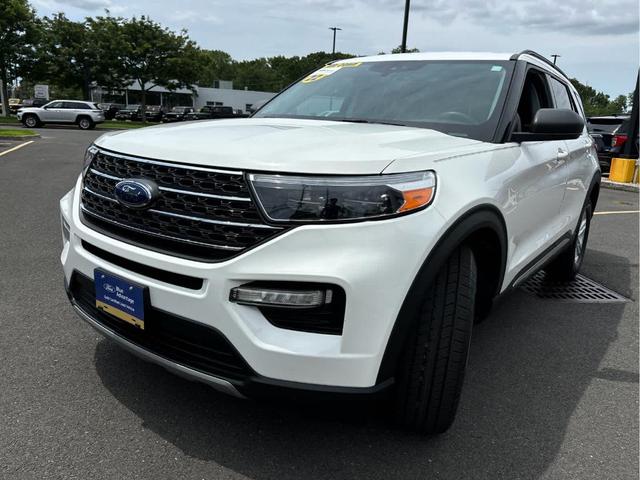 Photo of 2022 Star White Ford Explorer