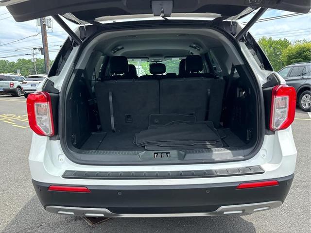 Photo of 2022 Star White Ford Explorer