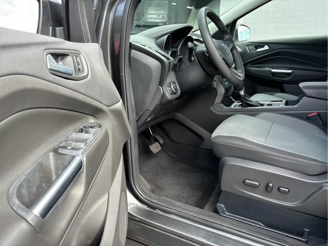Photo of 2017 Magnetic Metallic Ford Escape