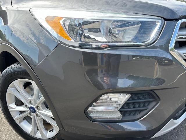 Photo of 2017 Magnetic Metallic Ford Escape