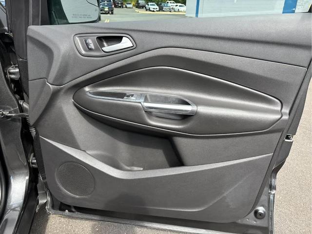 Photo of 2017 Magnetic Metallic Ford Escape