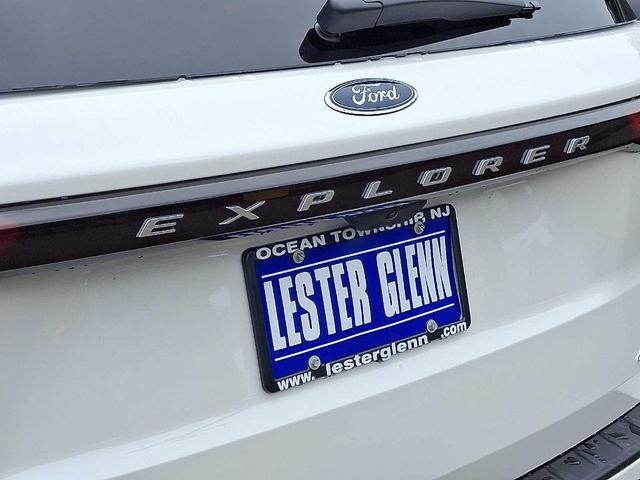 Photo of 2025 Star White Ford Explorer