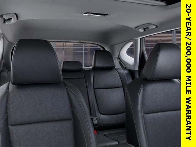 Photo of 2025 White Pearl Kia Seltos