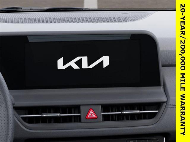 Photo of 2025 White Pearl Kia Seltos