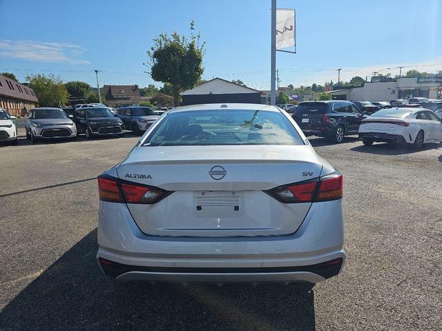 Photo of 2024 Brilliant Silver Metallic Nissan Altima