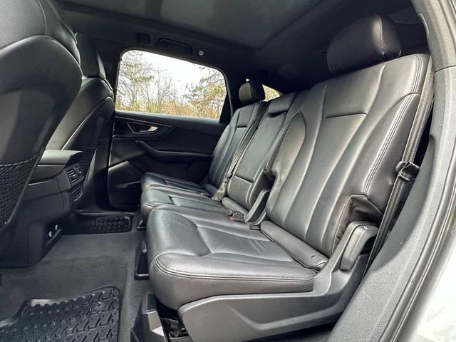 Photo of 2018 Gray Audi Q7