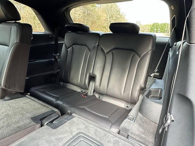 Photo of 2018 Gray Audi Q7
