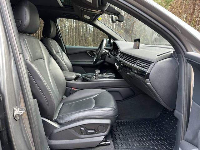 Photo of 2018 Gray Audi Q7