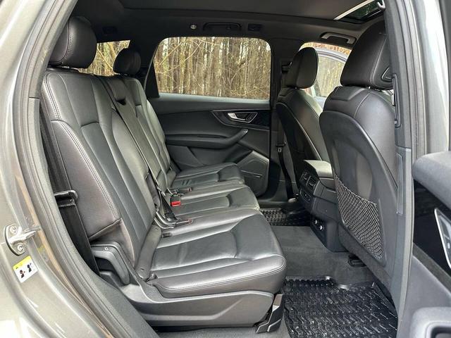 Photo of 2018 Gray Audi Q7