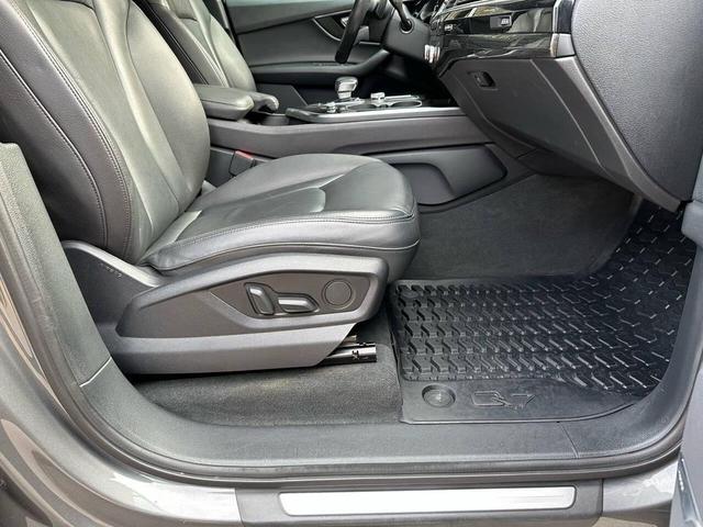Photo of 2018 Gray Audi Q7