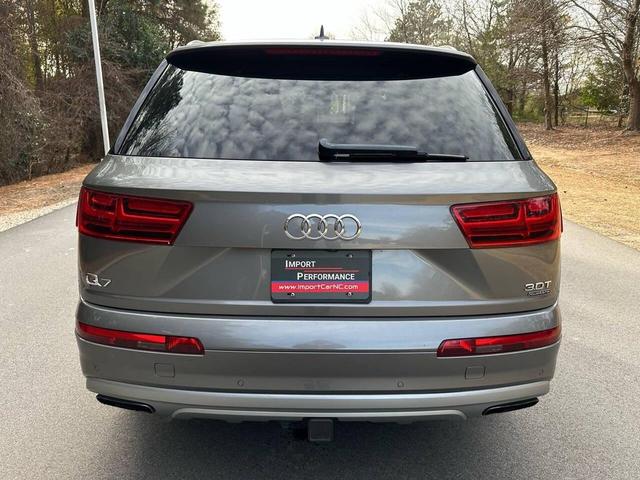Photo of 2018 Gray Audi Q7
