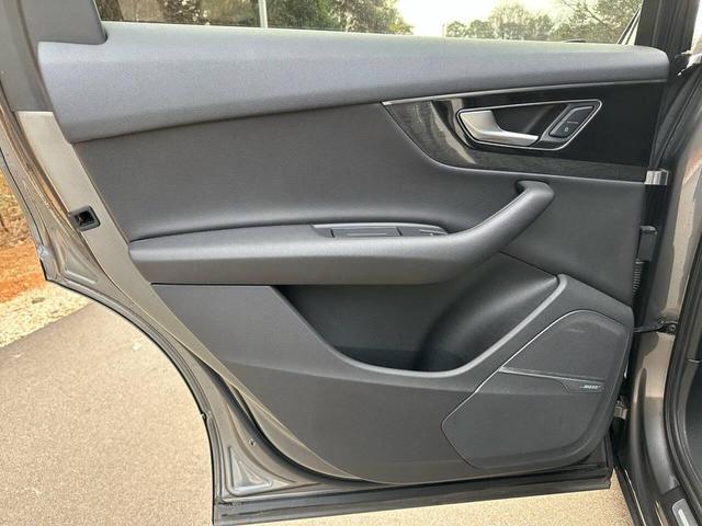 Photo of 2018 Gray Audi Q7