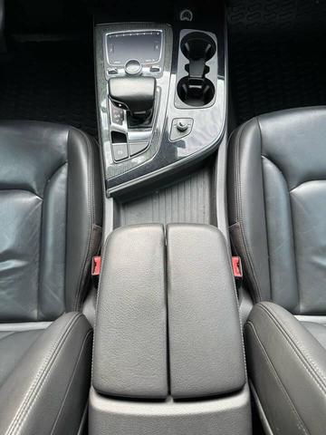 Photo of 2018 Gray Audi Q7