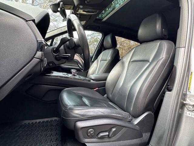 Photo of 2018 Gray Audi Q7