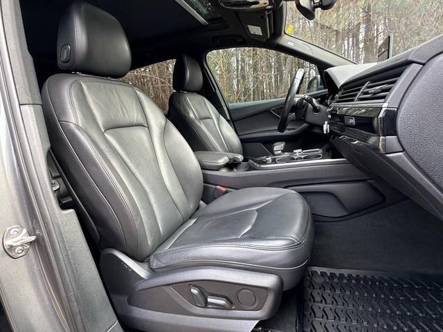 Photo of 2018 Gray Audi Q7