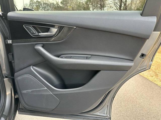 Photo of 2018 Gray Audi Q7