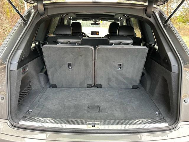 Photo of 2018 Gray Audi Q7