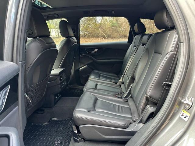 Photo of 2018 Gray Audi Q7