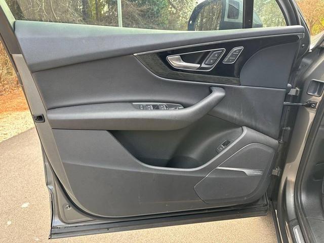 Photo of 2018 Gray Audi Q7