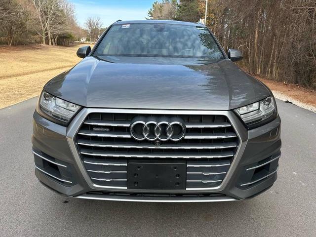Photo of 2018 Gray Audi Q7