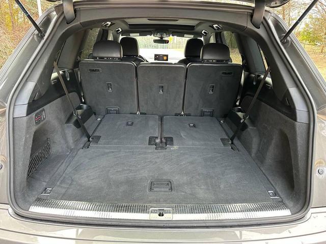 Photo of 2018 Gray Audi Q7