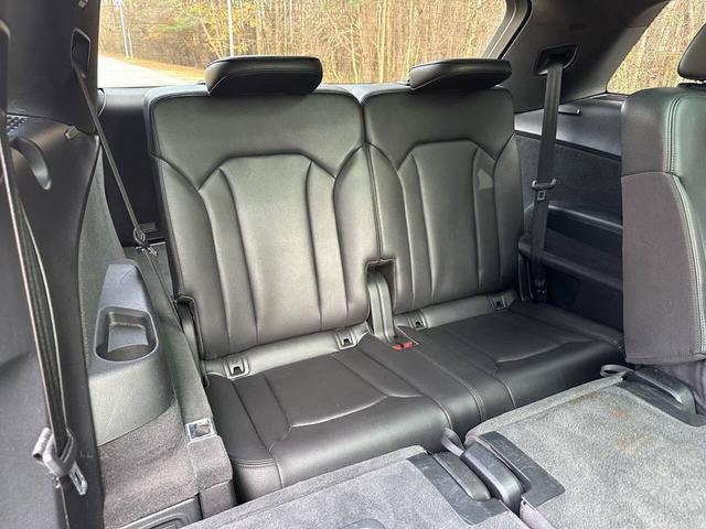 Photo of 2018 Gray Audi Q7