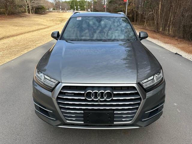 Photo of 2018 Gray Audi Q7