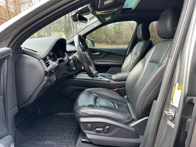 Photo of 2018 Gray Audi Q7