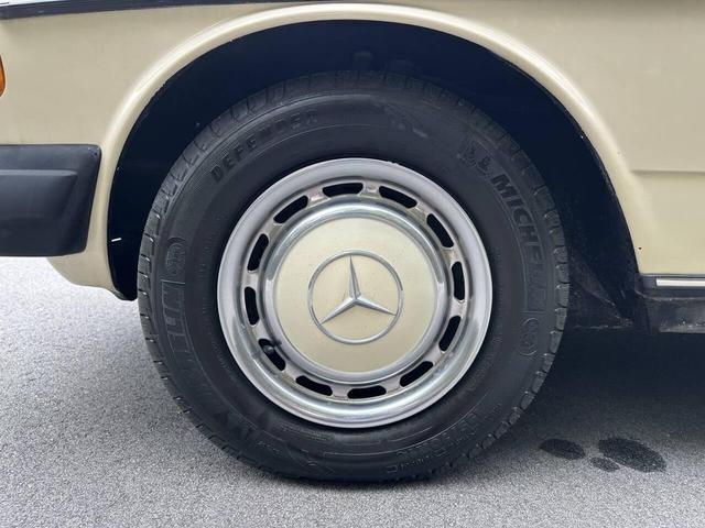 Photo of 1978 Champagne Mercedes-Benz 240D