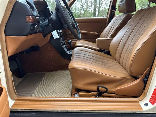 Photo of 1978 Champagne Mercedes-Benz 240D