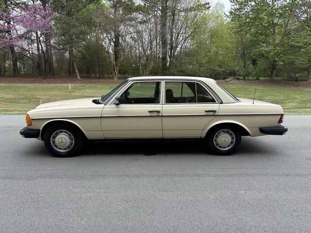 Photo of 1978 Champagne Mercedes-Benz 240D