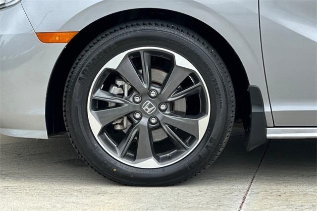 Photo of 2023 Lunar Silver Metallic Honda Odyssey