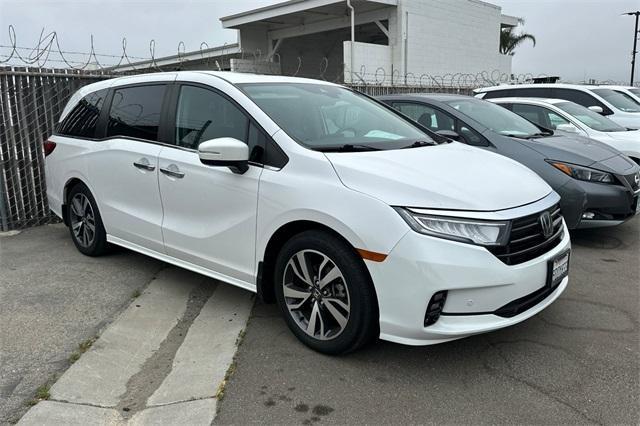 Photo of 2023 Platinum White Pearl Honda Odyssey