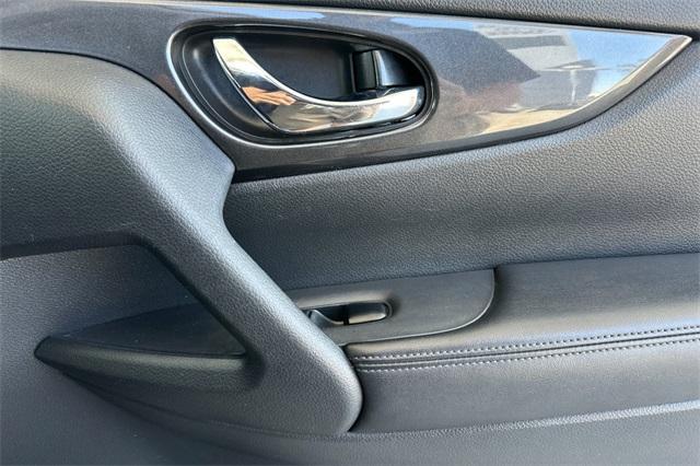 Photo of 2019 Gun Metallic Nissan Rogue