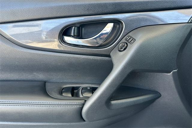 Photo of 2019 Gun Metallic Nissan Rogue