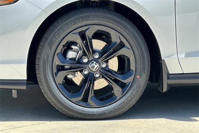 Photo of 2025 Platinum White Pearl Honda Accord