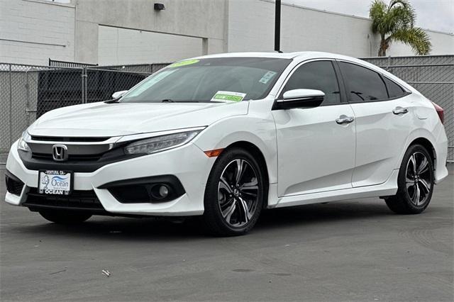 Photo of 2017 White Honda Civic