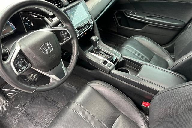 Photo of 2017 White Honda Civic
