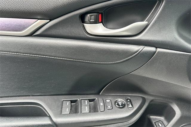 Photo of 2017 White Honda Civic
