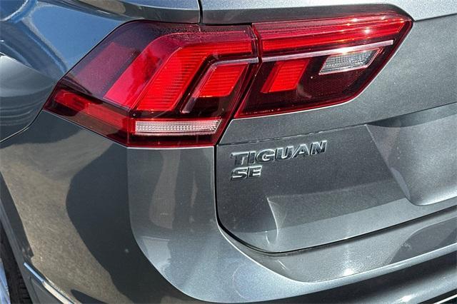 Photo of 2018 Platinum Gray Metallic Volkswagen Tiguan