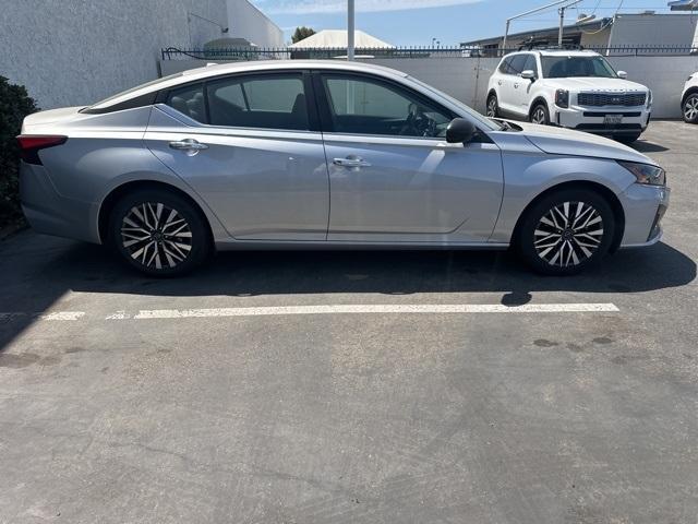 Photo of 2024 Brilliant Silver Metallic Nissan Altima