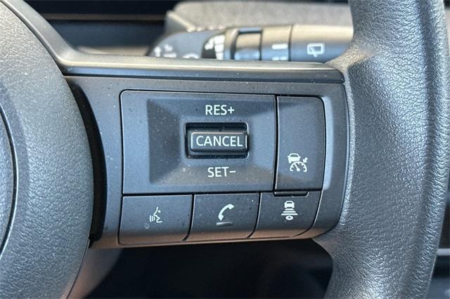 Photo of 2025 Gun Metallic Nissan Kicks