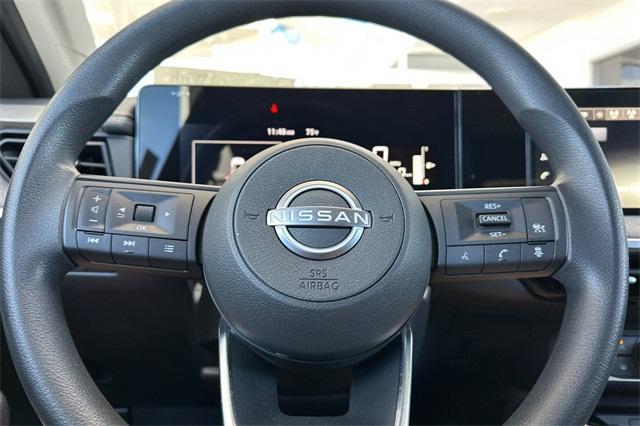 Photo of 2025 Gun Metallic Nissan Kicks