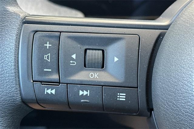 Photo of 2025 Gun Metallic Nissan Kicks
