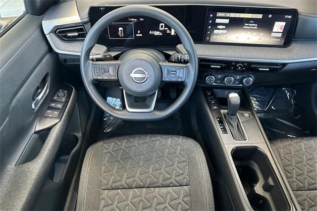 Photo of 2025 Gun Metallic Nissan Kicks