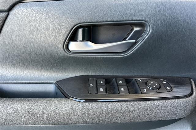 Photo of 2025 Gun Metallic Nissan Kicks