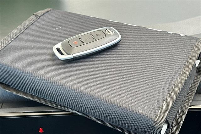 Photo of 2025 Gun Metallic Nissan Kicks