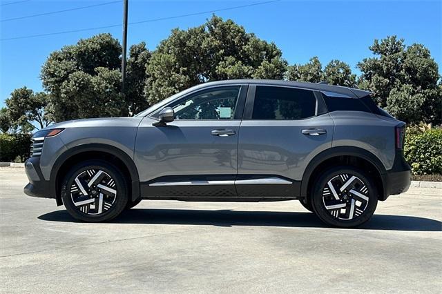 Photo of 2025 Gun Metallic Nissan Kicks