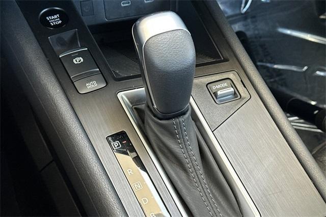 Photo of 2025 Gun Metallic Nissan Kicks