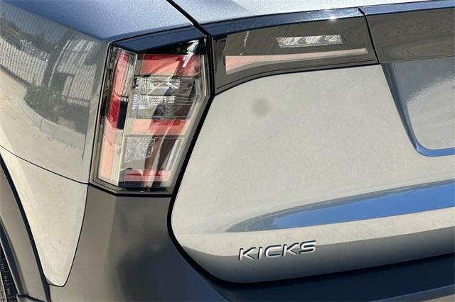Photo of 2025 Gun Metallic Nissan Kicks